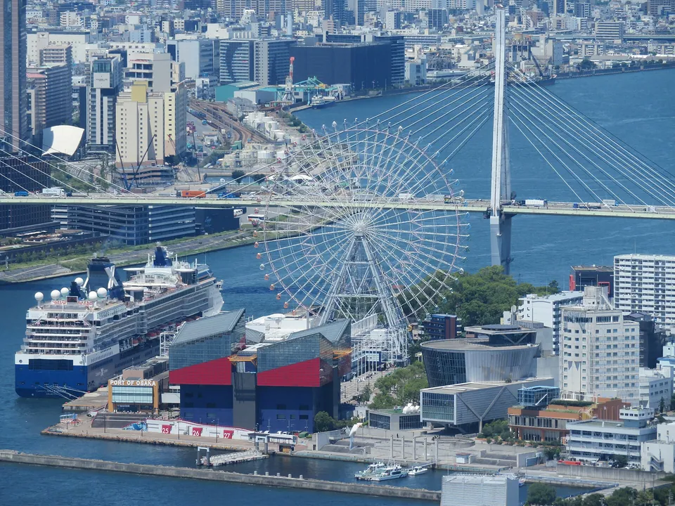 天保山の海遊館と大観覧車